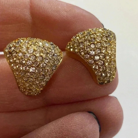 QUALITY, CZ AND GOLD PLATED PIERCED EARRINGS. NICE WEIGHT. - Picture 8 of 9